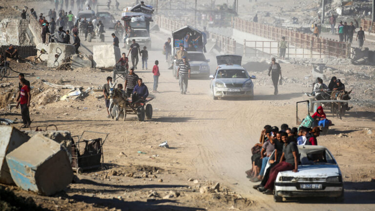 Thousands Return to Northern Gaza, Hopeful, but Faced With Devastation