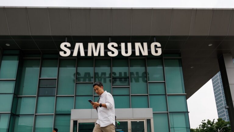 Apple’s most expensive wearable to get a new rival this Diwali, Samsung officially launching… 
(HT Tech)