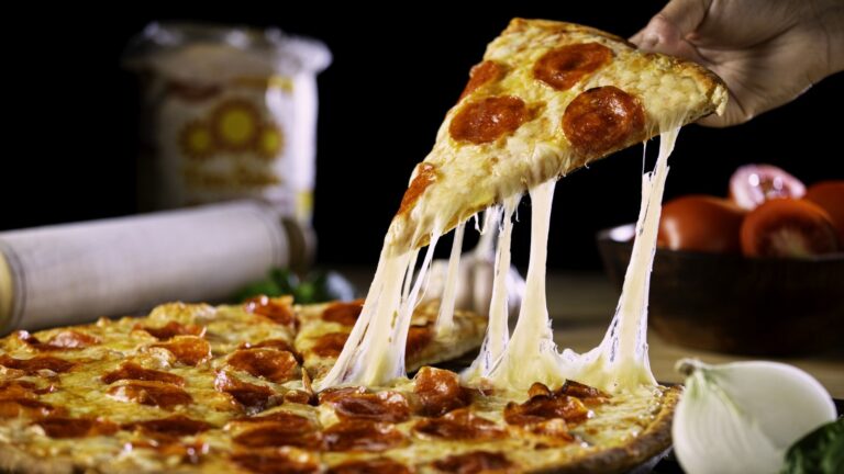 This Vintage Pizza Chain Was In Business 50 Years, But You’ve Probably Never Heard Of It